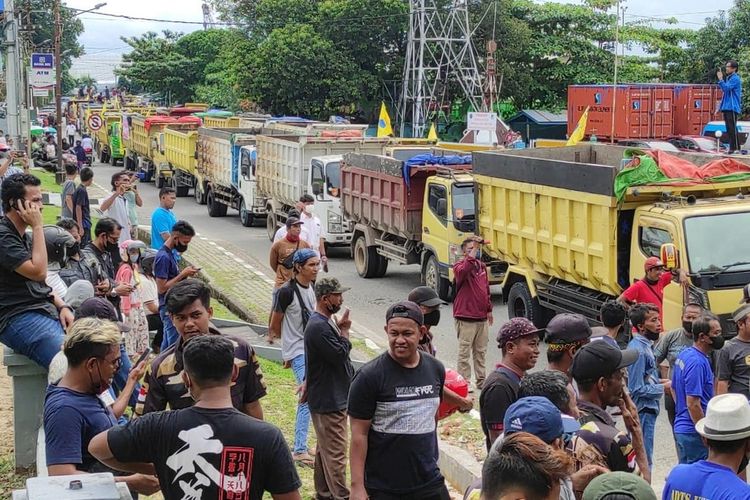 Ibu Antre Minyak Goreng, Bapak Antre Solar, Partai Antre Jabatan