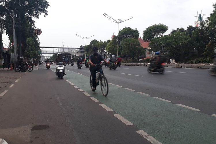 7 Pesepeda Ditabrak Avanza, Jalur Sepeda Butuh Separator Permanen