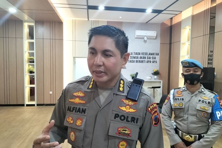 tiga-polisi-dan-1-anggota-tni-jadi-tersangka-pencurian-kabel-telkom-di-solo