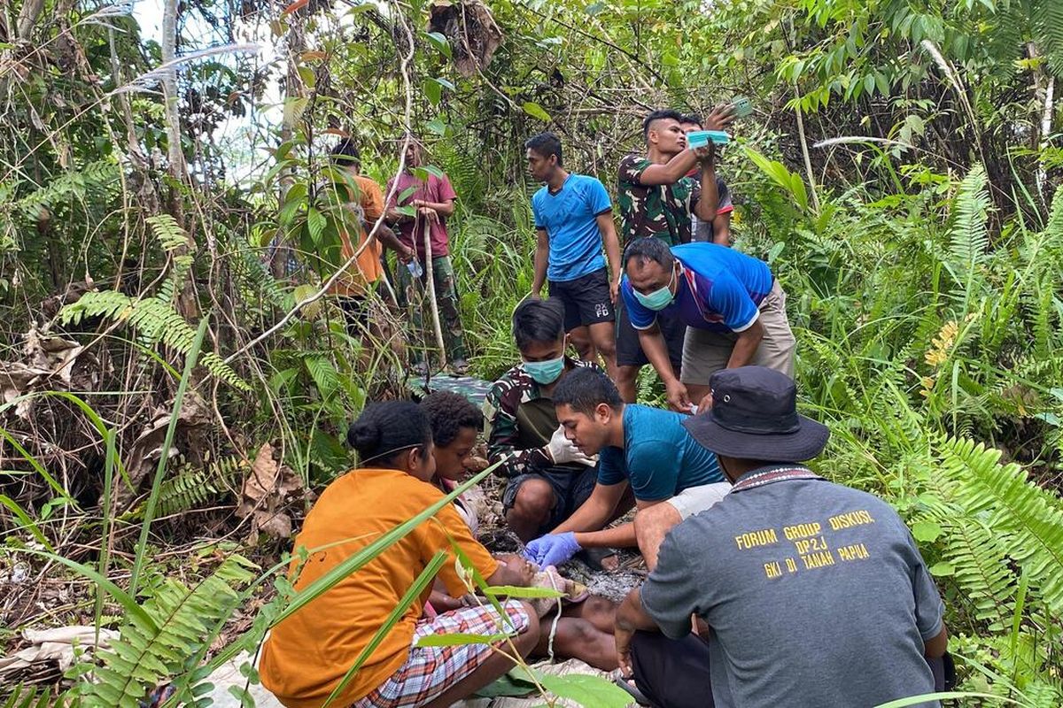 Tangisan Bayi Memecah Sunyi Hutan Papua, Sang Ibu Diselamatkan Dokter TNI