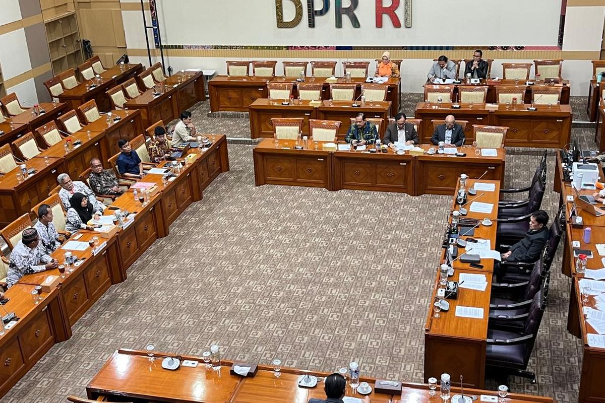 cukur-rambut-siswa-yang-panjang-dan-pirang-guru-di-jambi-jadi-tersangka