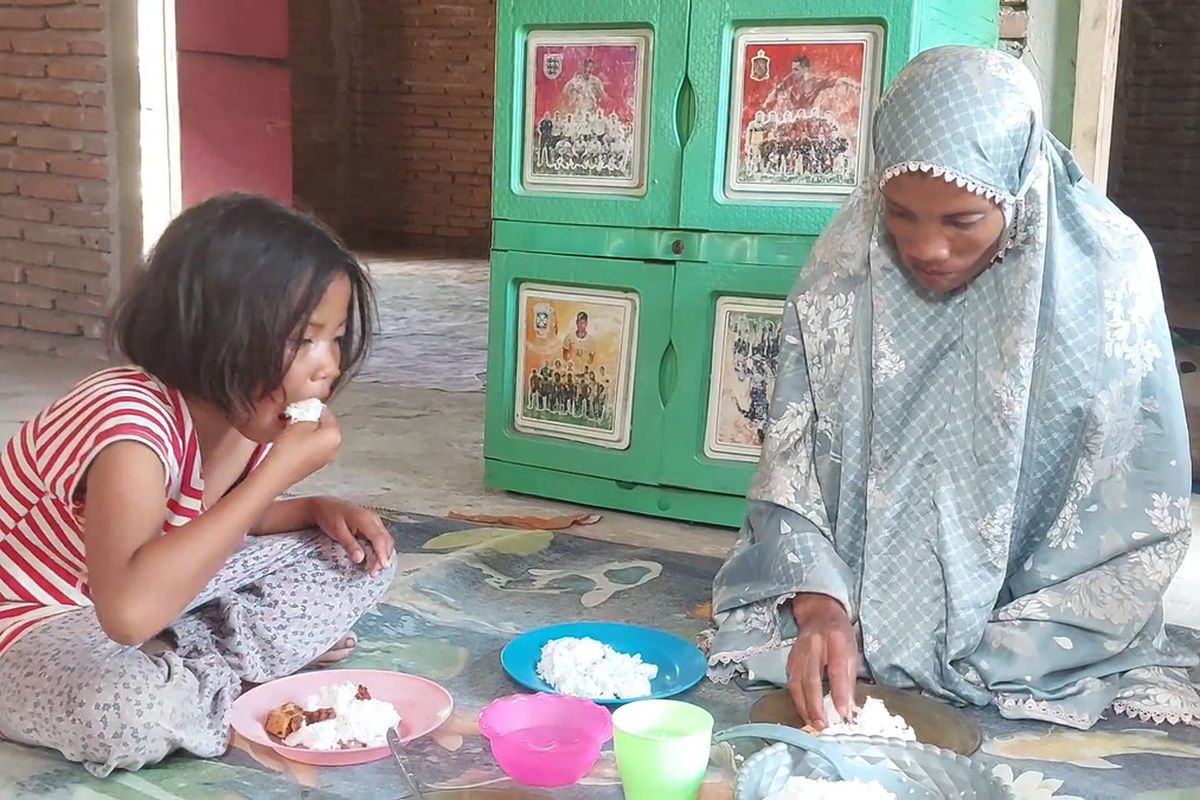 tak-ada-beras-di-rumah-anak-penjual-sapu-di-polewali-berbagi-mbg-bersama-keluarga