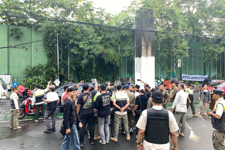 Pramono Kecewa Satpol PP Jakarta Bubarkan Aksi “Piknik Melawan” di Depan DPR