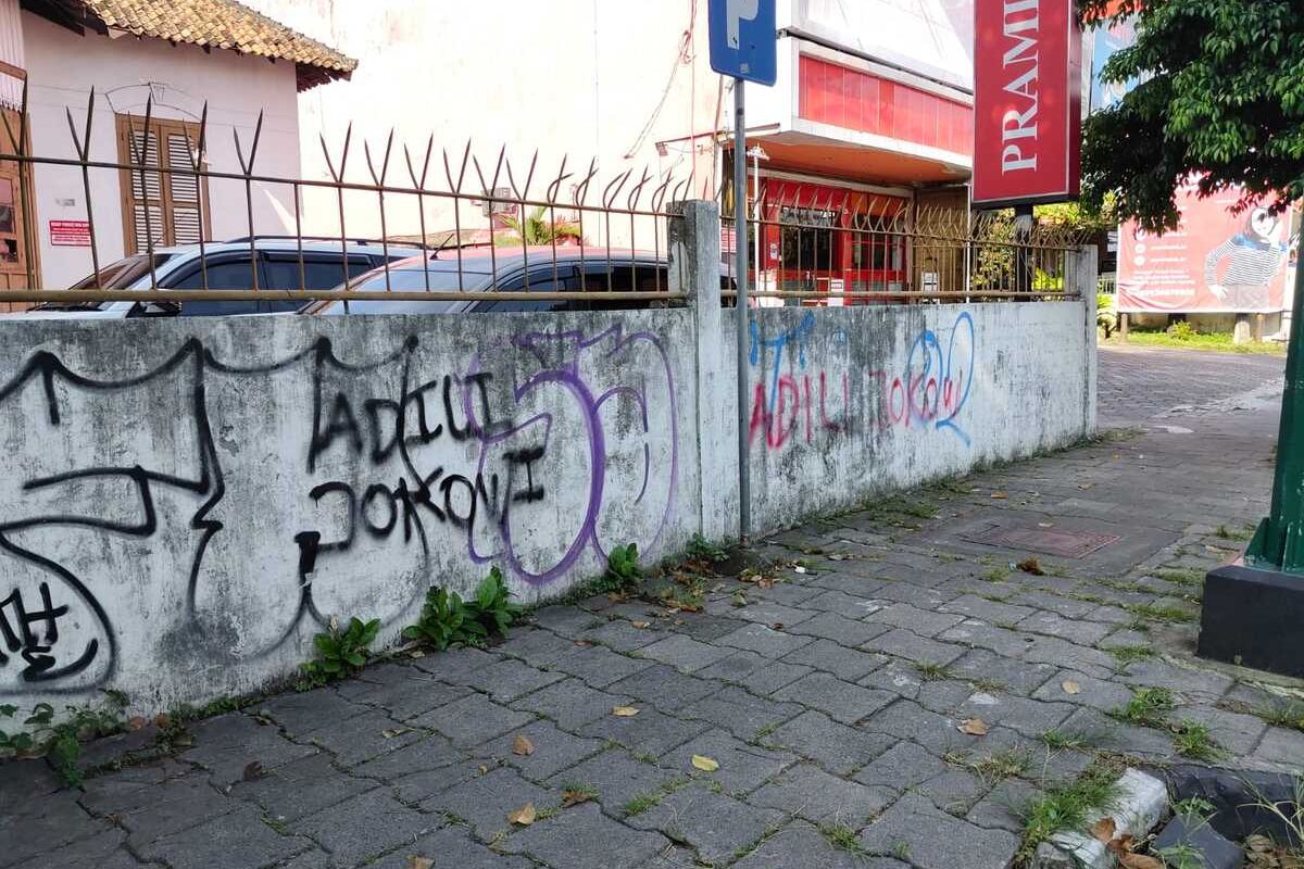 Coretan "Adili Jokowi" Juga Muncul di Yogyakarta, Terpantau di 15 Titik
