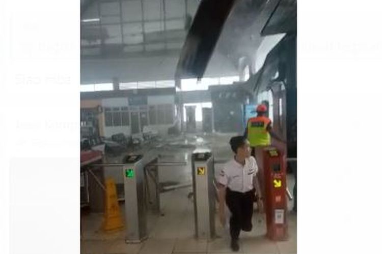 Hujan Deras dan Angin Kencang, Atap Stasiun Serpong Berterbangan