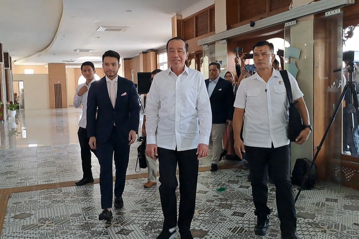 Fakta Unik Jokowi: Tak Pernah Mau Masuk Grup WhatsApp Alumni