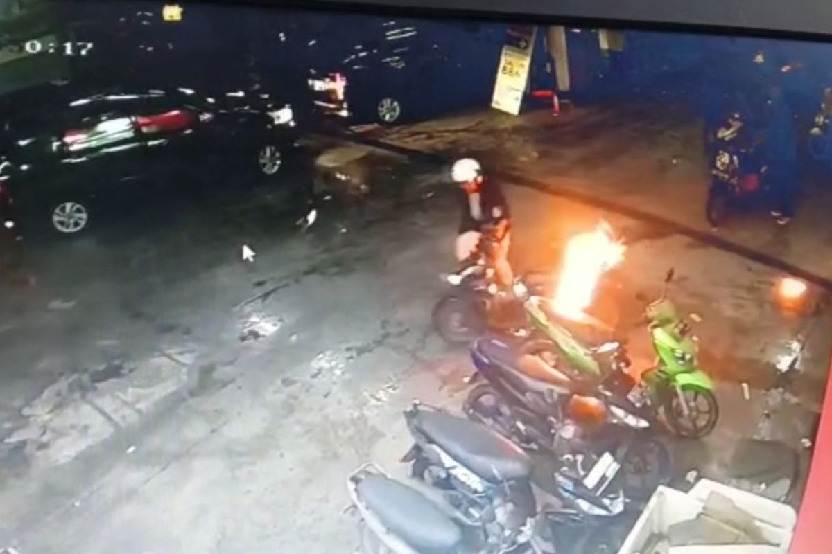 Video Motor Terbakar di SPBU Akibat Menggoyangkan Tangki