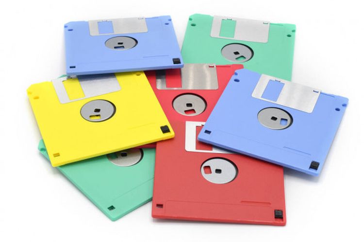 Teknologi Penyimpanan Data Komputer: Dari Punched Cards ke Flashdisk