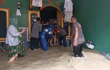kondisi-terkini-banjir-indramayu-ratusan-rumah-terendam-4400-warga-mengungsi