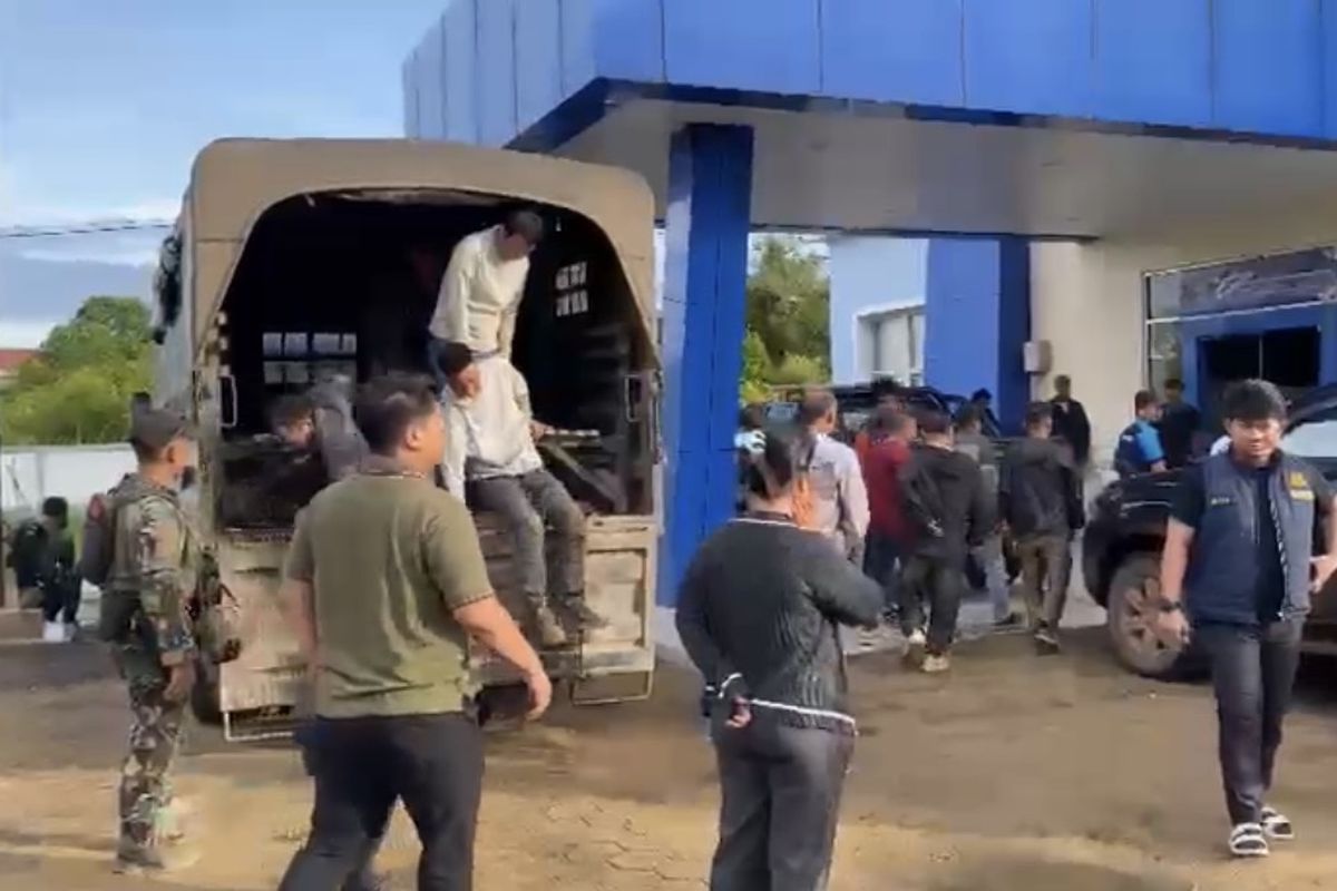 26-wn-china-diamankan-terkait-penyerangan-prajurit-tni-di-tambang-emas-ketapang