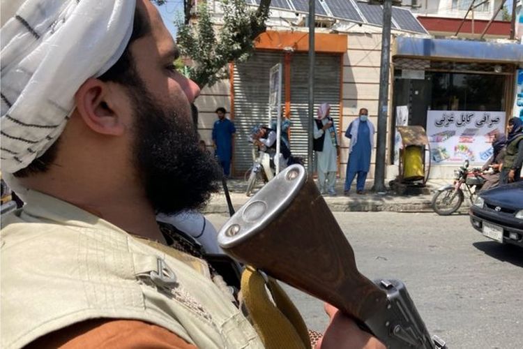 Bom Bunuh Diri Meledak di Luar Bandara Kabul Afghanistan, 11 Tewas