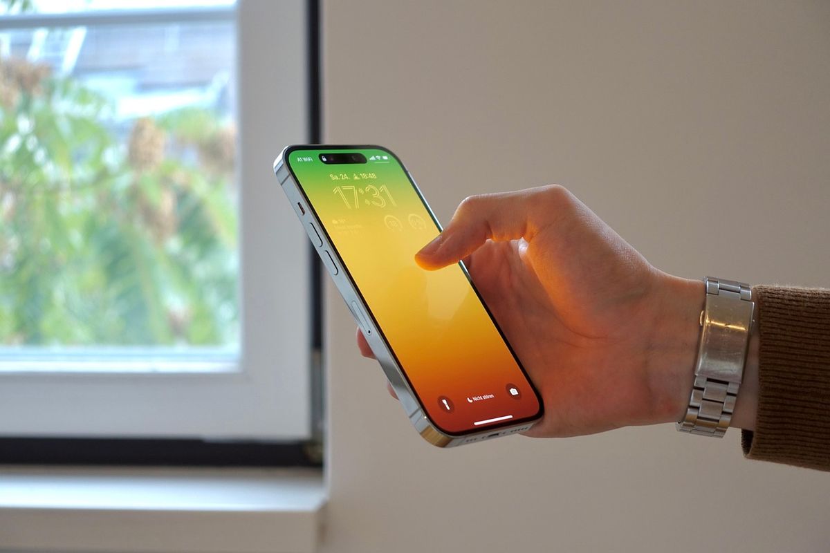 Ramai Sewa iPhone Jelang Lebaran di Malang: Foto Keluarga-Upload di Medsos