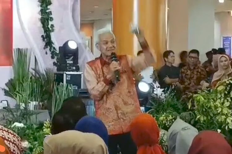 kawal-umkm-asal-daerahnya-ganjar-buka-jateng-expo-dalam-kunjungan-di-banjarmasin