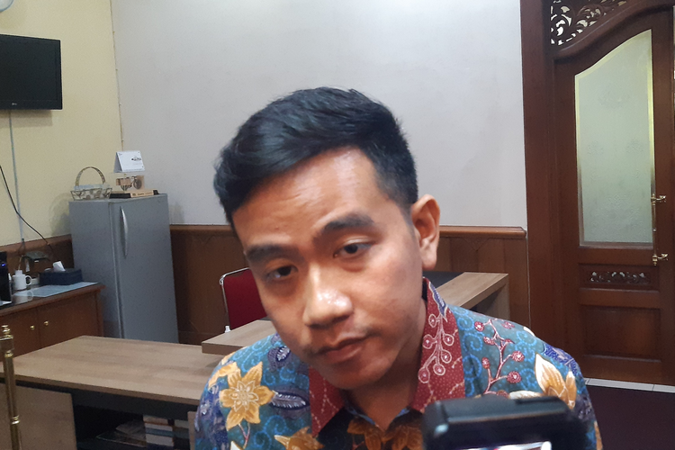 Gibran Gelagapan Ditanya 6 Suku di Indonesia Disemprot, Netizen: Anak SD Aja Tau