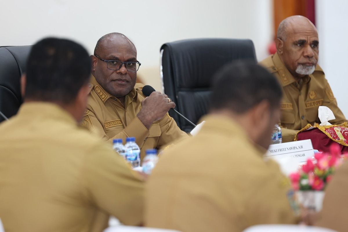 Gubernur Papua Tengah: Tradisi Bakar Batu Kita Stop, Bangun Papua Lebih Penting