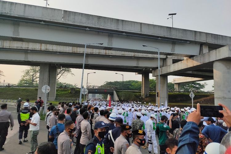 mahfud-tegaskan-tak-ada-pelanggaran-dalam-penjemputan-rizieq-shihab-di-bandara