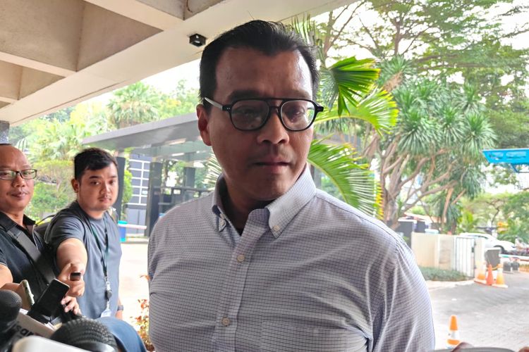 Ketika "Restu" Jokowi Antarkan Andi Widjajanto Gabung TPN Ganjar...