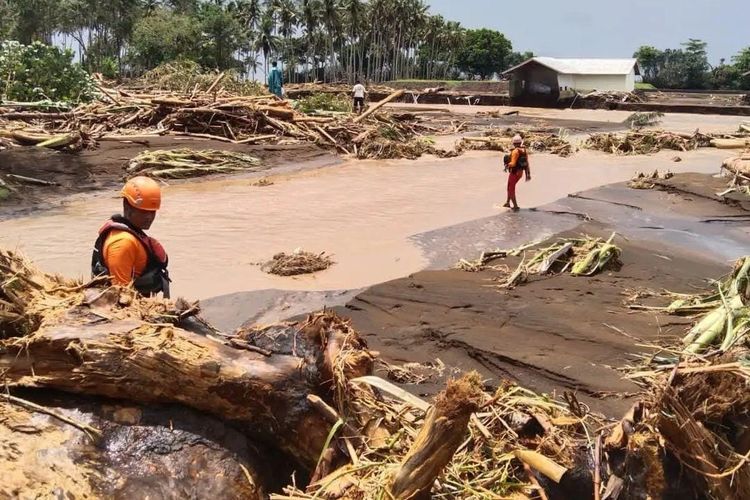 Image Result For Banjir Longsor Hantam Sukabumi Ratusan Warga Mengungsi