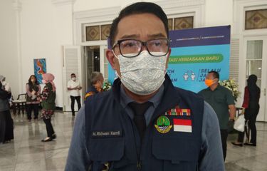 Gaya Santai Ridwan Kamil, Bahas Efek Samping hingga Hoaks soal Vaksin