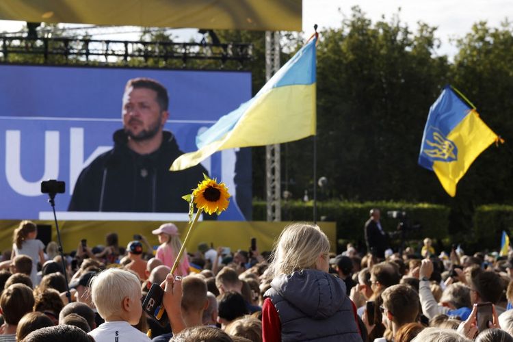 disambut-di-lituania-zelensky-ukraina-akan-buat-nato-lebih-kuat