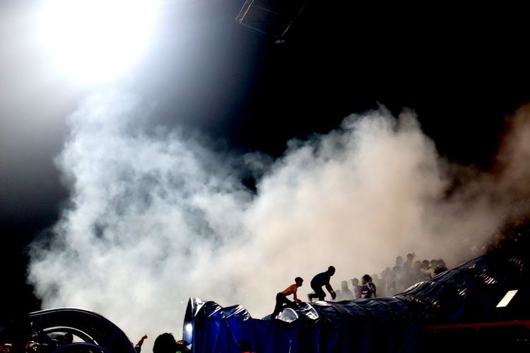 Penembakan Gas Air Mata di Stadion Kanjuruhan, Pengamat Sepak Bola: Tak Sesuai