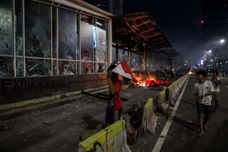 Temui Pengunjuk Rasa Malam Hari, Anies Baswedan: Anda Semua Sedang Menegakan Keadilan