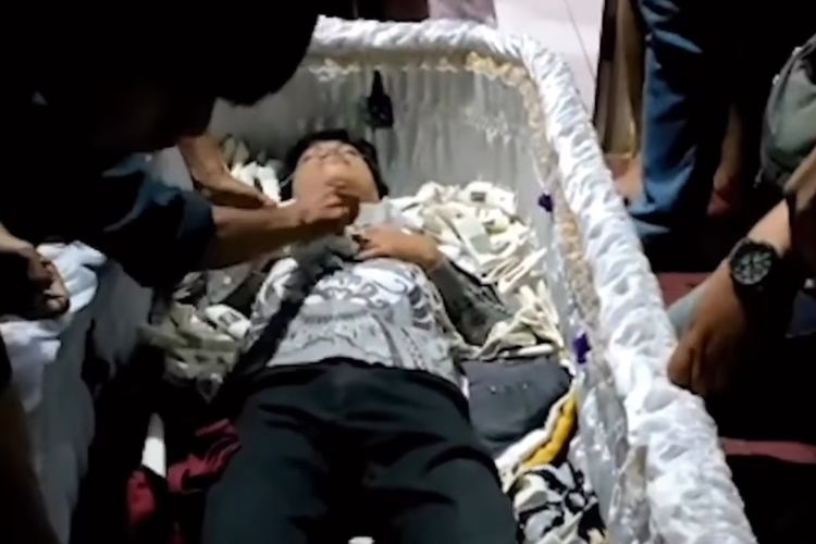 Sandiwara Pria di Bogor Pura-pura Mati, Masuk Peti Mati Saat di Rest Area Cibubur