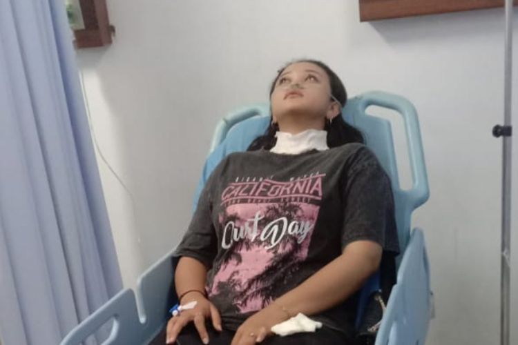 Terjerat Kabel Fiber Optik, Leher Wanita Pengendara Motor Luka Parah