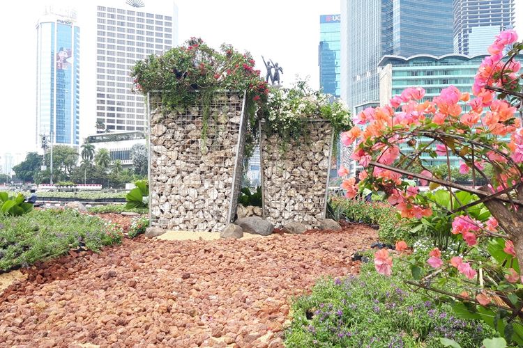 Bongkar Pasang Instalasi Gabion di Bundaran HI untuk Acara Tahun Baru...

