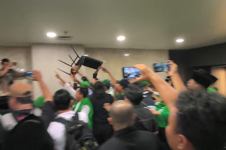 Panasnya Muktamar X PPP: Ricuh Dua Kubu hingga Lahirkan Klaim 2 Ketum Partai Kabah