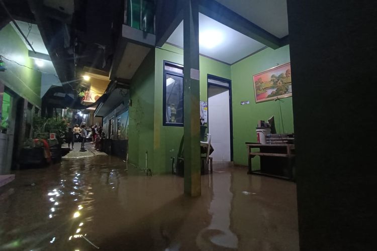 Titik Banjir Jakarta Bertambah Jadi 48 RT, Ada yang 1 Meter Lebih