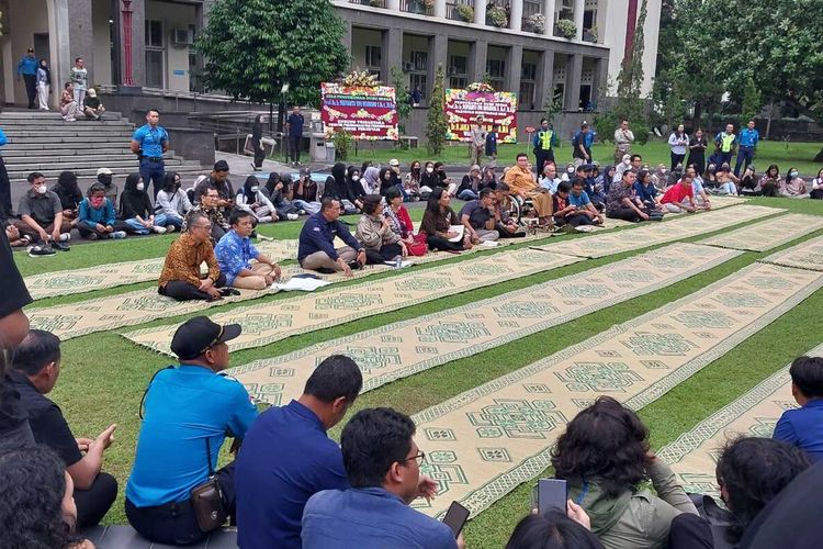 Mengapa BEM UGM Nyatakan Mosi Tidak Percaya kepada Rektornya?
