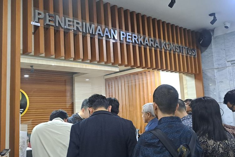 Busyro Muqoddas dkk Gugat UU APBN 2026 Terkait MBG ke MK