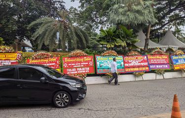 Balai Kota Dibanjiri Karangan Bunga Ucapan Ultah Anies, Ada dari Mantan Anggota PSI