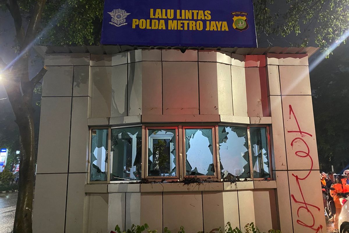 Pelajar STM yang Ikut Demo 25 Agustus Serang Polisi di Kolong Flyover Pejompongan