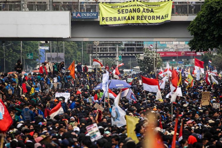 Panggil Menristek, Jokowi Minta Mahasiswa Tak Turun ke Jalan