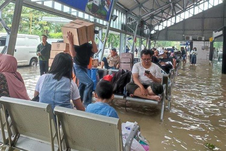 Kota Semarang Banjir, Tak Ada Acara Malam Tahun Baru