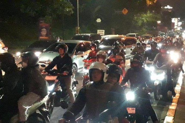 Jeritan Warga Terjebak Kemacetan Horor di Puncak Bogor dari Siang hingga Malam