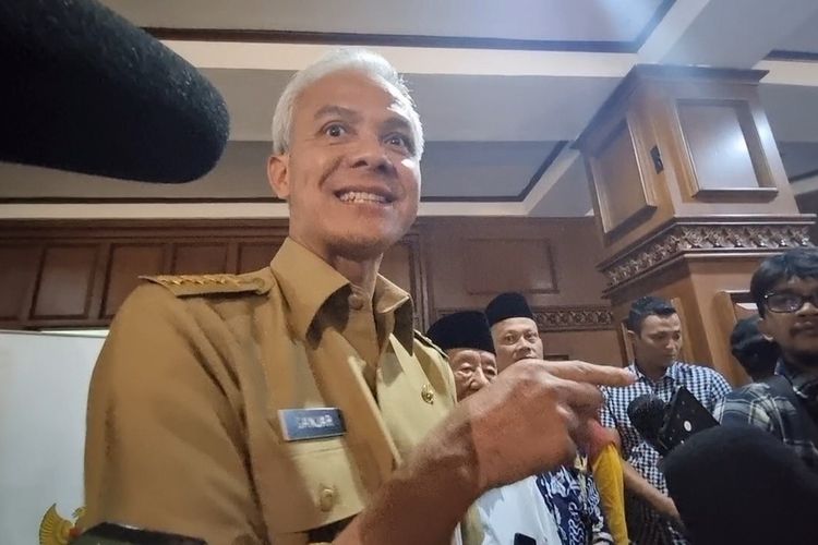tanggapi-sindiran-rocky-gerung-ganjar-mari-kita-bicara-hal-yang-baik