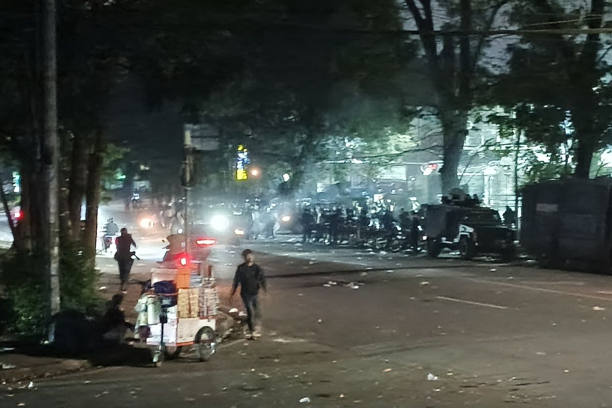 Bandung Kembali Mencekam, Kericuhan Pecah saat Demo di DPRD Jabar