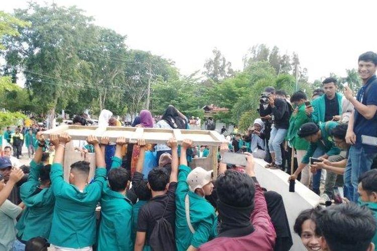 aksi-mahasiswa-aceh-usir-pengungsi-rohingya-disorot-media-asing