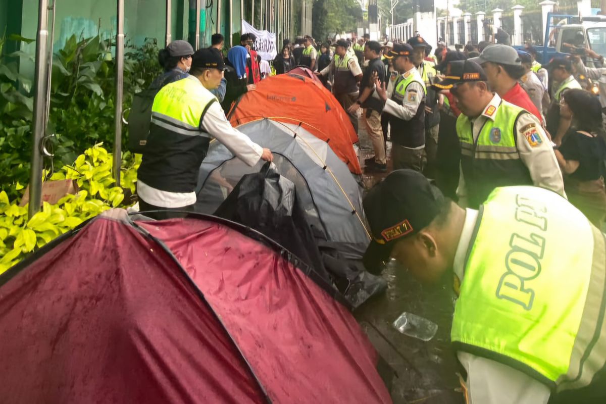 Pramono Kecewa Satpol PP Jakarta Bubarkan Aksi “Piknik Melawan” di Depan DPR