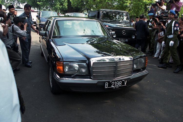 Damai Sesaat di Istana, Kala Gus Dur Selesai Shalat Malam Jelang Dilengserkan MPR..