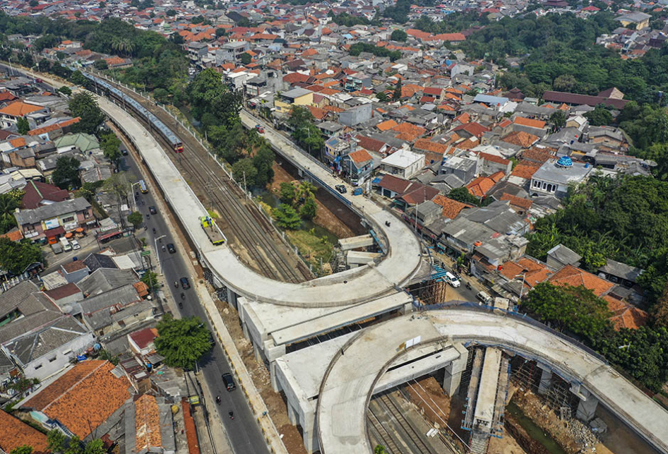 Tinjau Jalan Layang Tapal Kuda, Anies Baswedan: Sudah 75 Persen