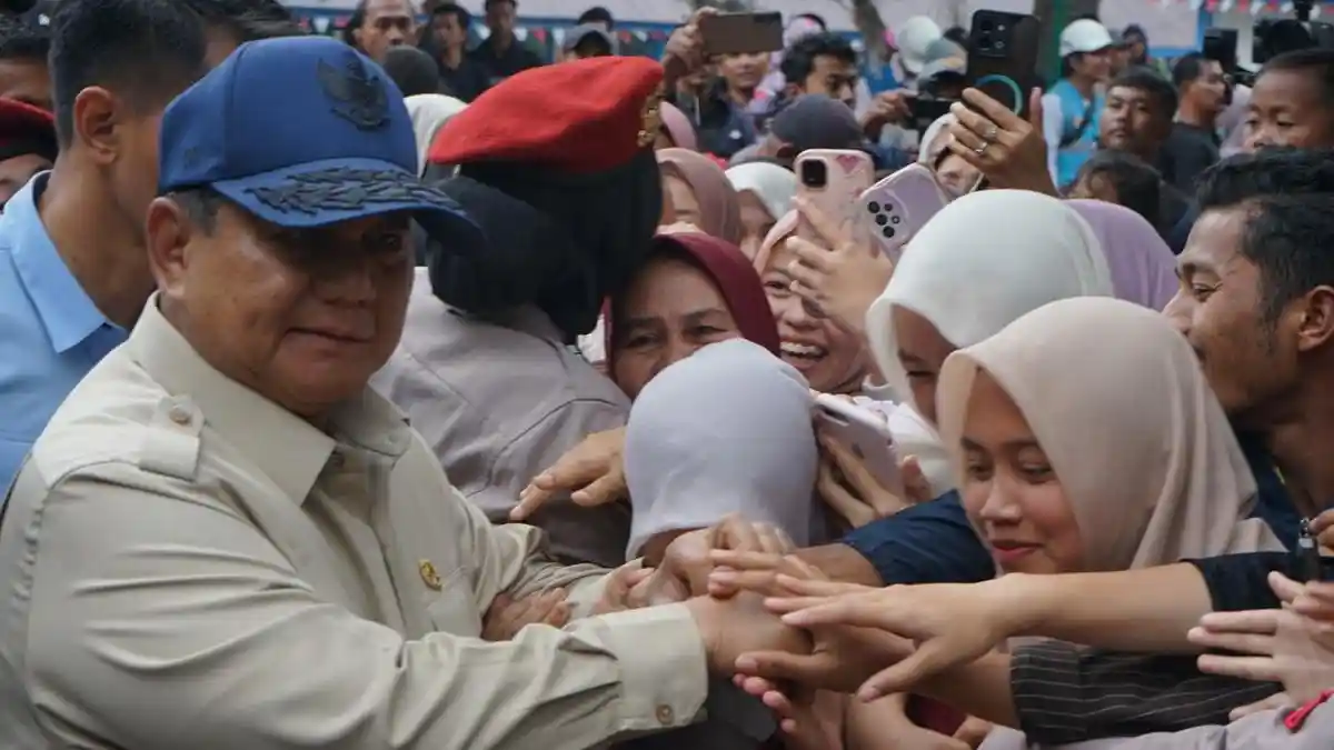 presiden-prabowo-tiba-di-aceh-tamiang-warga-sambut-dengan-penuh-histeris