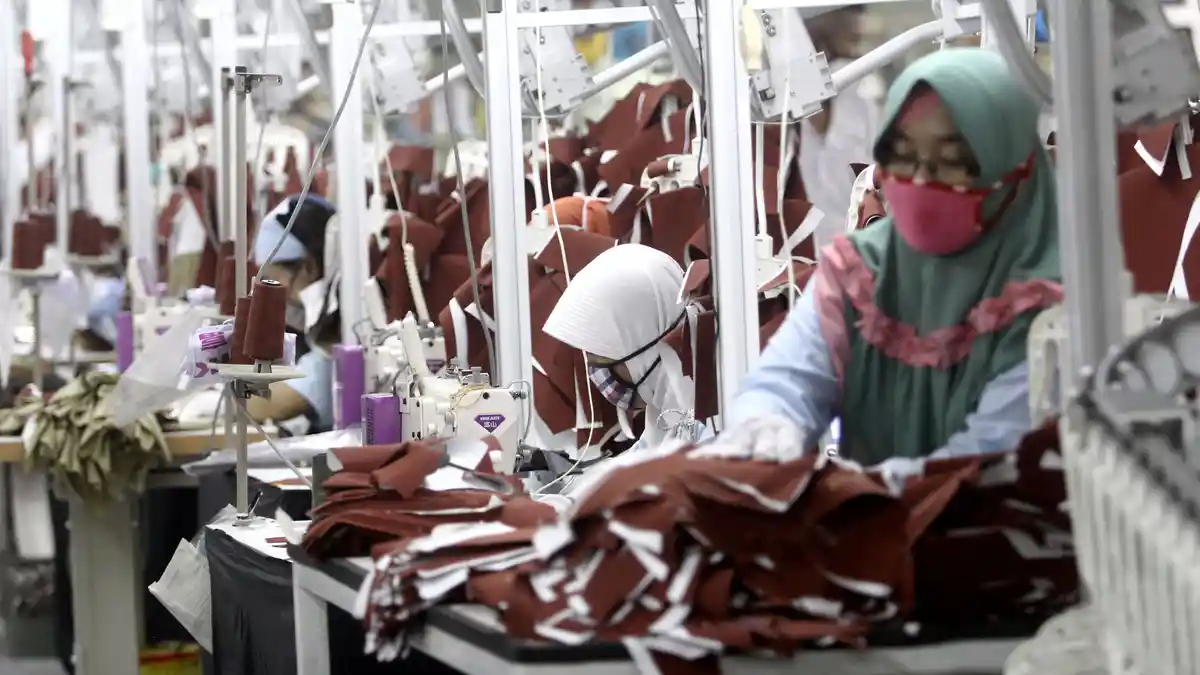 70-ribu-pekerja-sudah-di-phk-3000-karyawan-nyusul-imbas-5-pabrik-tutup