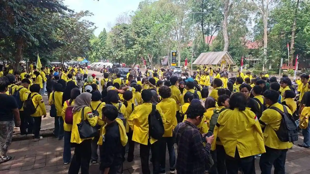 massa-aksi-terkendala-transportasi-bem-ui-sebut-24-armada-kopaja-diintimidasi