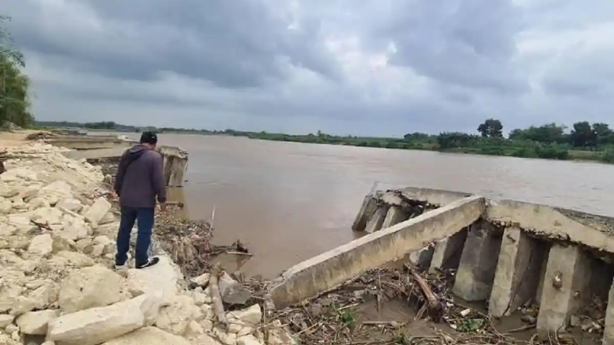 tembok-pelindung-bengawan-solo-senilai-rp-40-miliar-hancur-bertahan-hanya-setahun