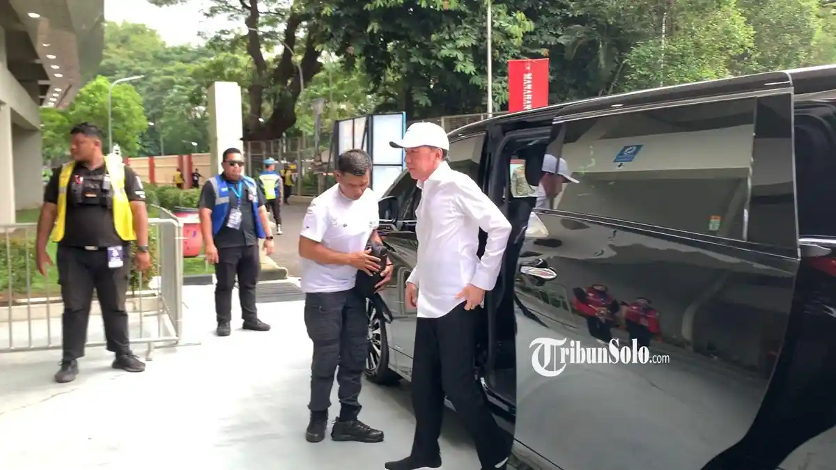 penggugat-minta-jokowi-hadir-di-pn-bawa-ijazah-ternyata-jokowi-lebih-dulu-ke-india