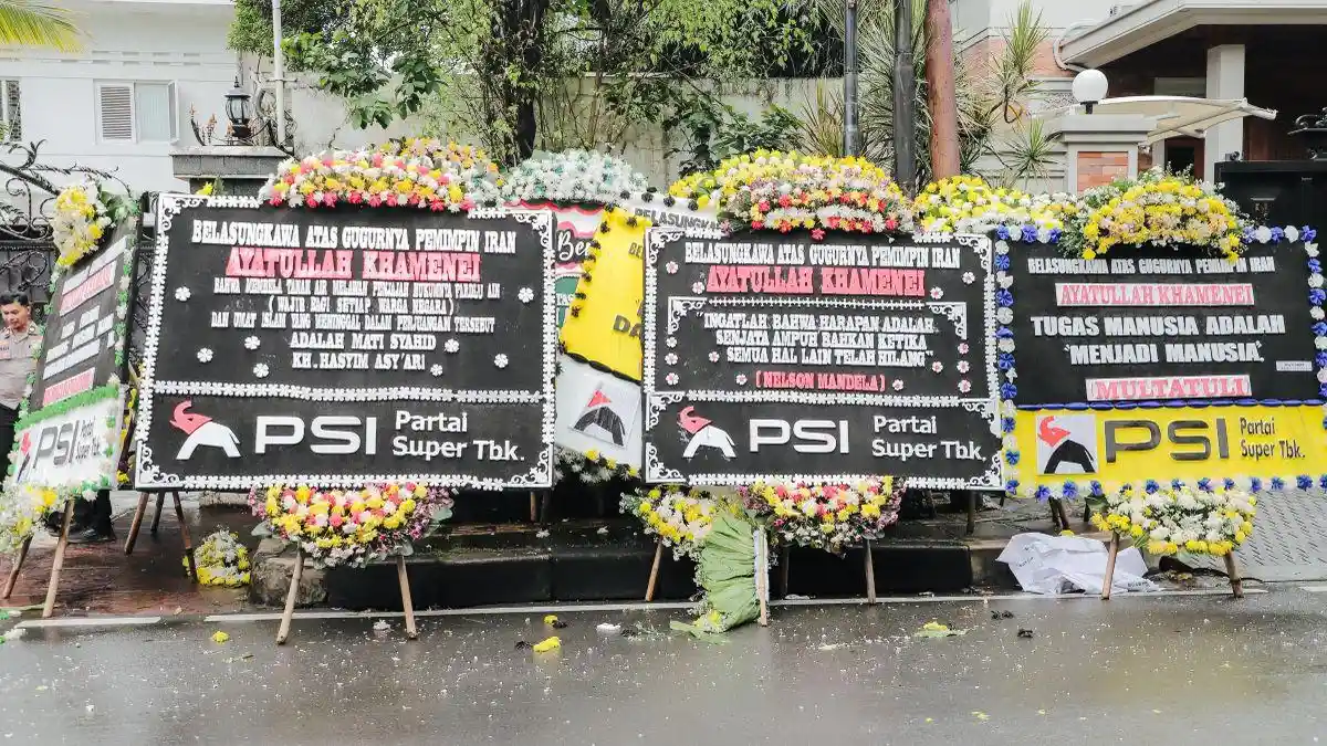 psi-kirim-100-karangan-bunga-duka-atas-gugurnya-ayatullah-ali-khameini